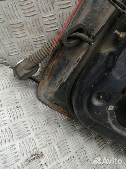 Дверь передняя правая Mazda Familia BH 1994-1998