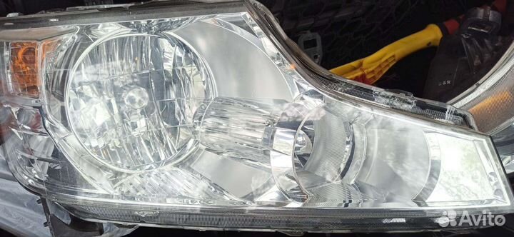 Фара Honda stepwgn