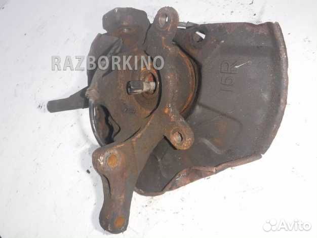 Кулак передний правый