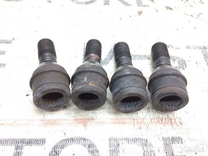 Болт колесный(секретка) Bmw X5 E53 N62B44A 2006