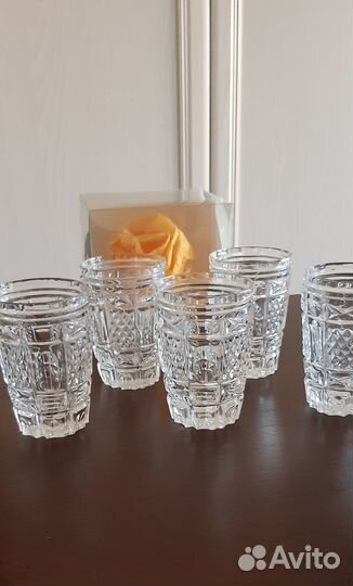 Хрустальные конфетница, стопки, ваза керамика