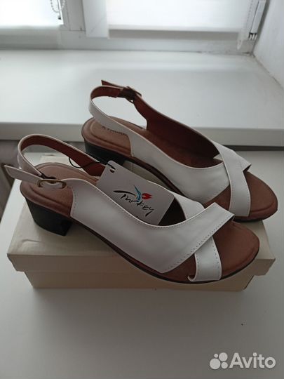 Босоножки женские 39 размер новые