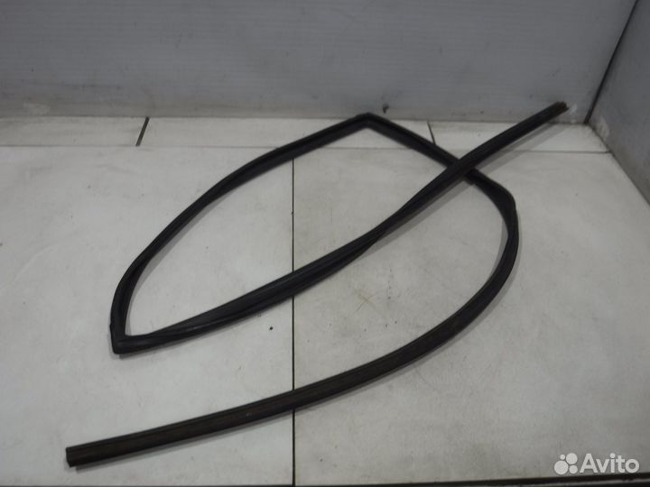 Уплотнитель стекла двери Actyon Sports