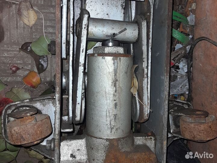 Домкрат подкатной нерабочий