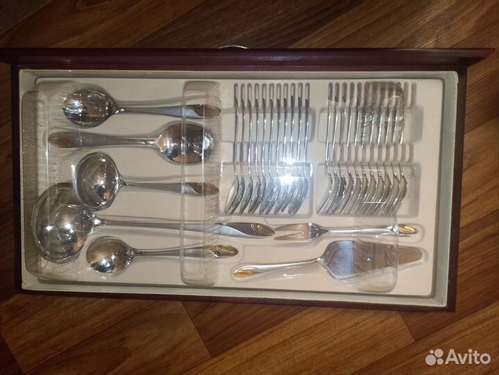 Набор столовых приборов на 12 персон