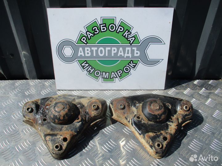 Кронштейн переднего амортизатора VW Passat B5