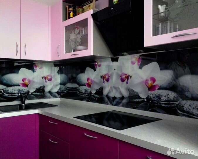 Кухонные фартуки скинали из стекла в Москве