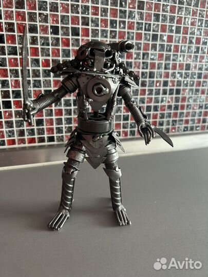 Хищник статуэтка