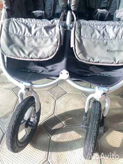 Коляска для двойни bumbleride