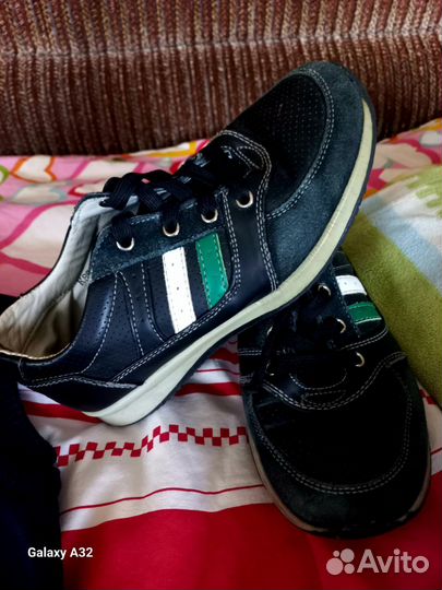 Продам фирменную школьную одежду пакетом р.122-128