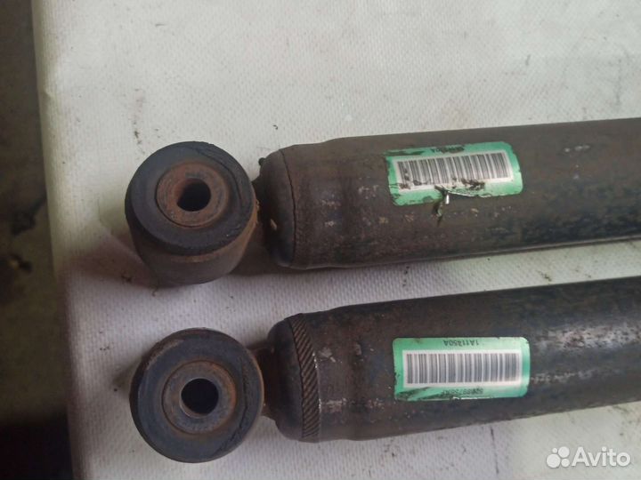 Амортизаторы задние Jeep Grand Cherokee 3 WH WK