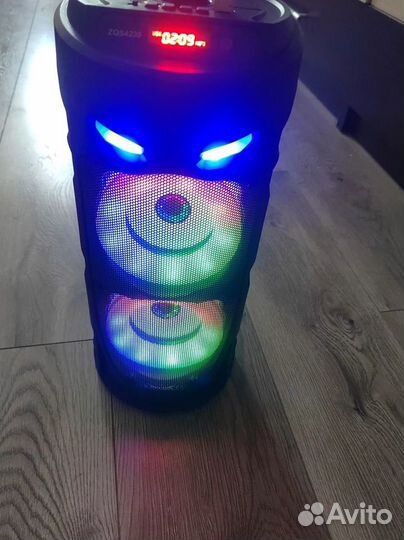 Блютуз Колонка с микрофоном