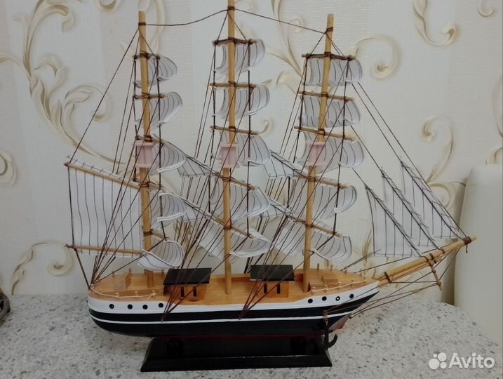 Модель корабля из дерева