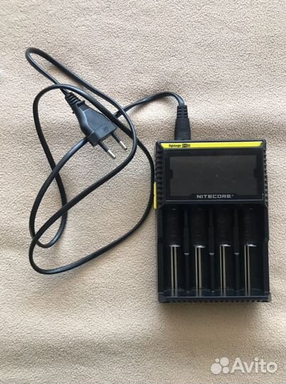 Надёжное авто зу NiteCore Digicharger D4