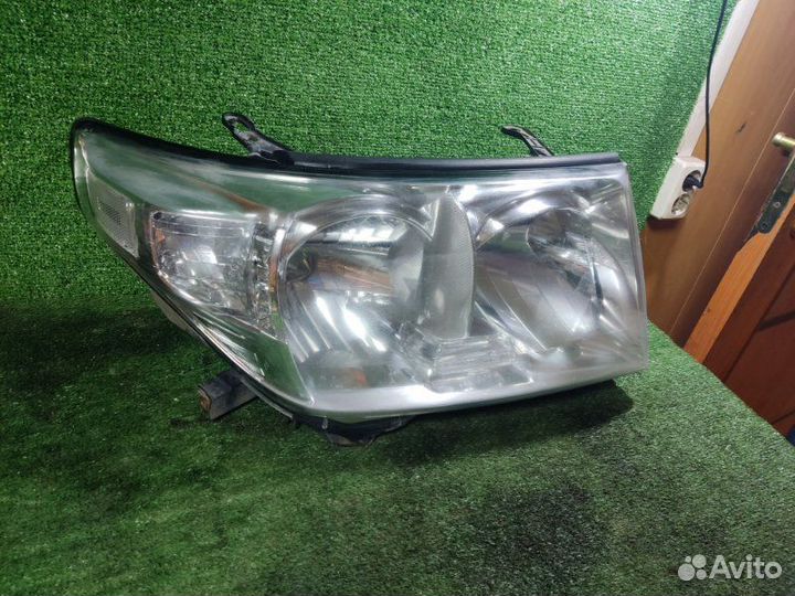 Фара правая Toyota Land Cruiser 200