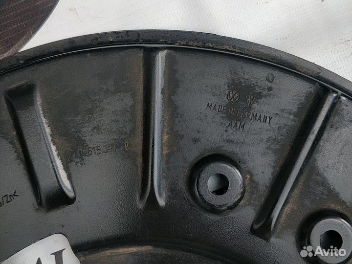 Пыльник переднего тормозного диска для Volkswagen