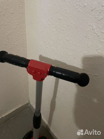 Самокат трехколесный с музыкой и 