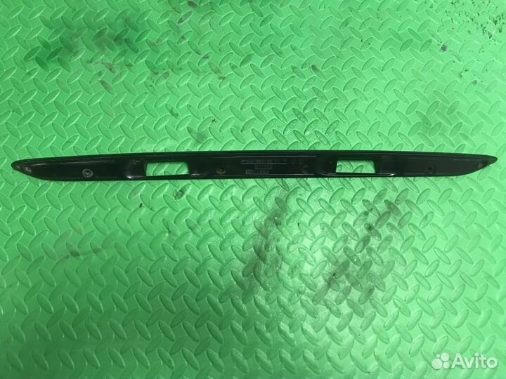 Накладка крышки багажника mercedes w210