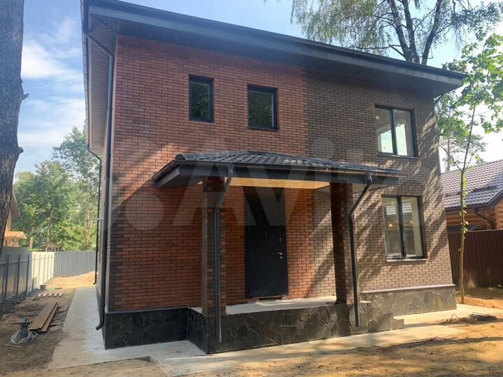 Коттедж 208,5 м² на участке 6,2 сот.