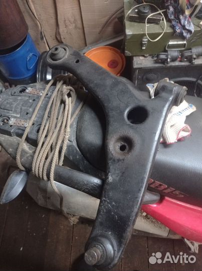 Передний правый рычаг Мицубиси Лансер 9