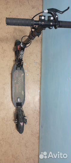 Городской самокат с ручным тормозом