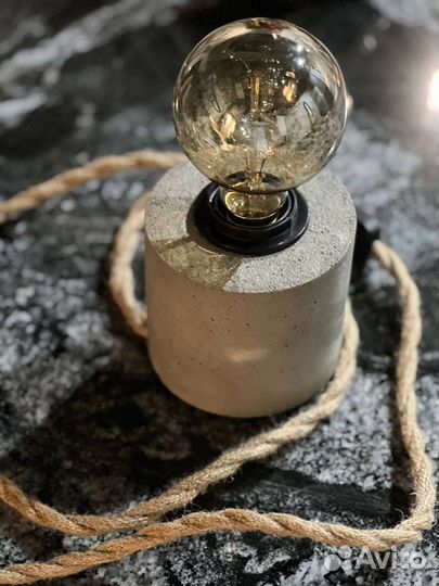 Светильник настольный