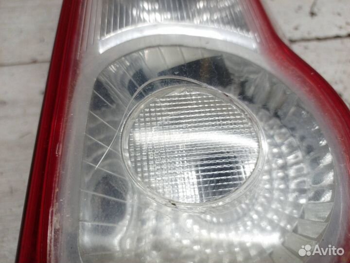 Фонарь задний правый LADA Largus дефект