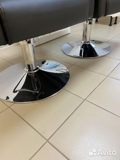 Парикмахерское кресло