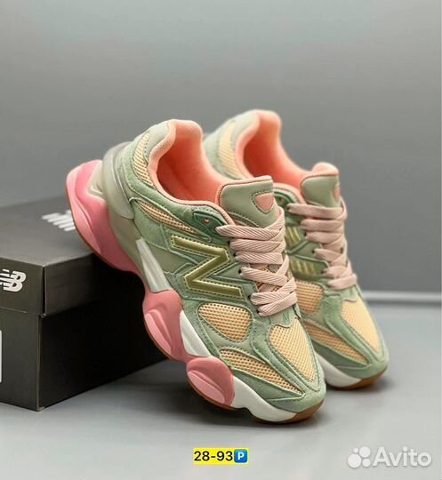 Женские кроссовки