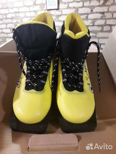 Лыжные ботинки