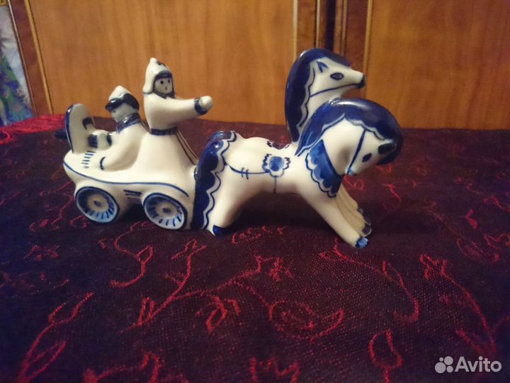 Фарфоровая статуэтка 