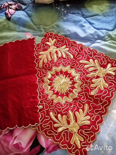 Наволочки декоративные. Шитье золотой нитью. Новые