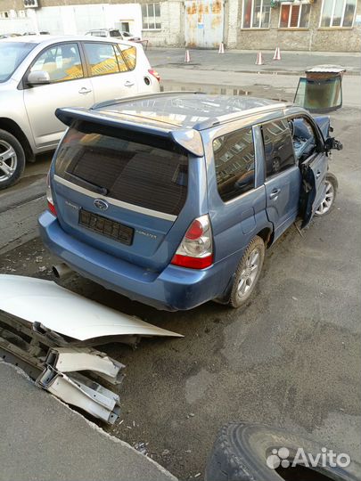 Subaru Forester 2.5 AT, 2006, битый, 300 000 км