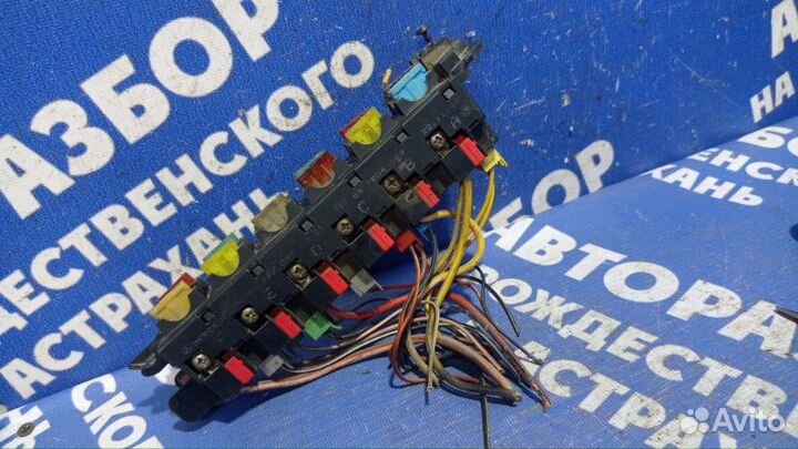 Блок предохранителей под капот Mercedes-Benz W202