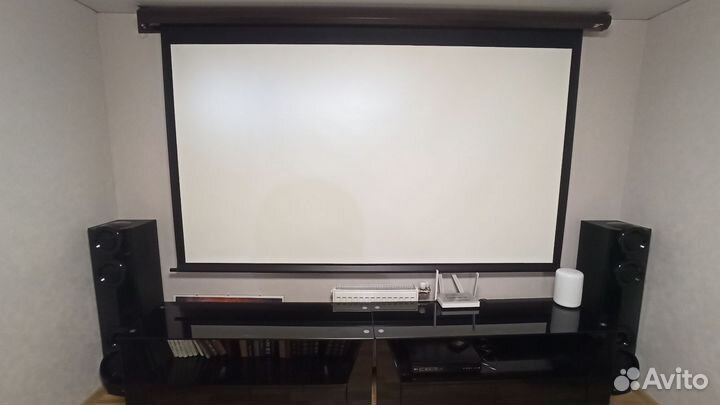 Домашний кинотеатр с экраном проектора benq 1070+