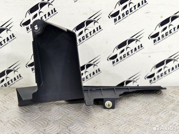 Дефлектор радиатора правый Ford Kuga CBV 2.0 tdci