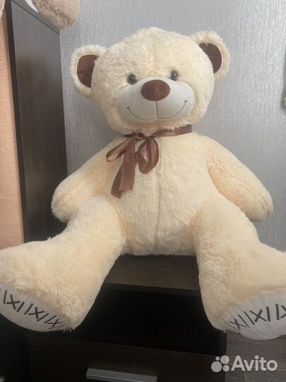 Большой плюшевый мишка