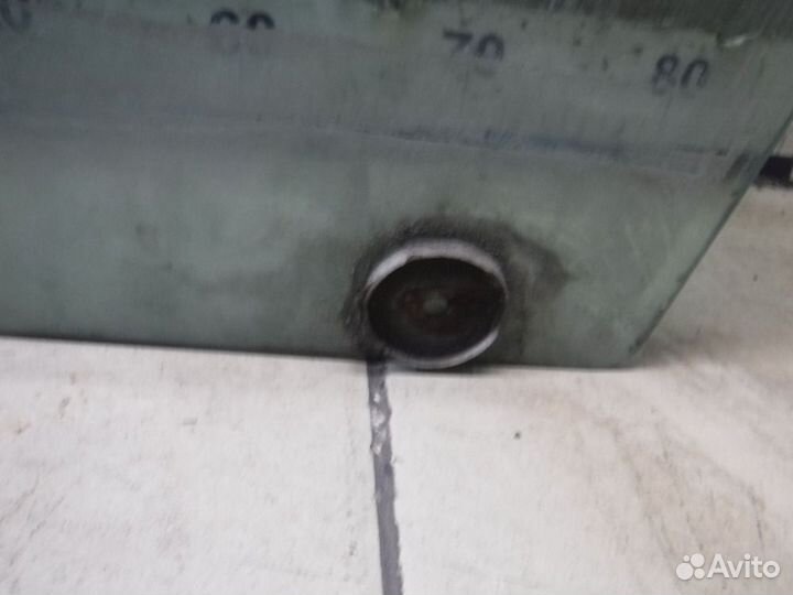 Стекло двери передней левой Ford Taurus