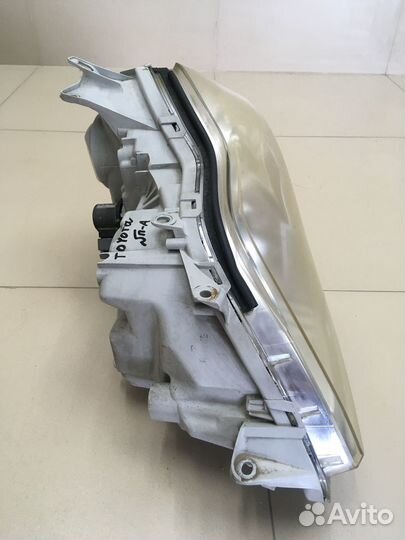 Фара левая Toyota Crown Majesta