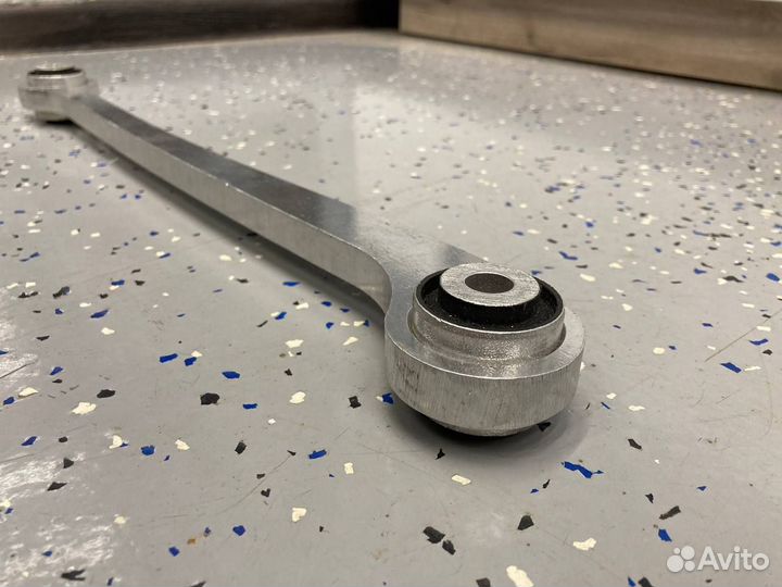 Стойка стабилизатора (рычаг) задняя Mercedes W140