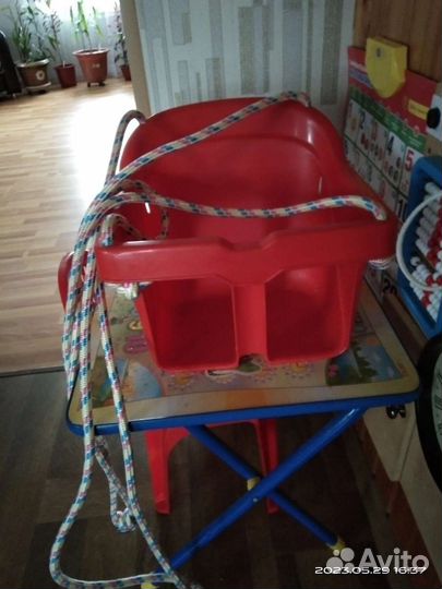 Детские качели уличные