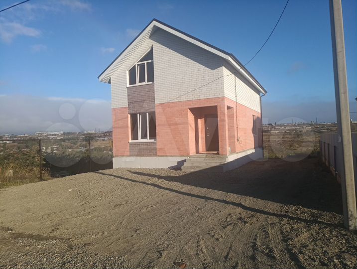 Дом 195 м² на участке 4 сот.