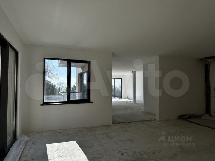 3-к. апартаменты, 185 м², 1/3 эт.