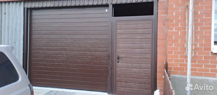 Секционные гаражные ворота Alutech