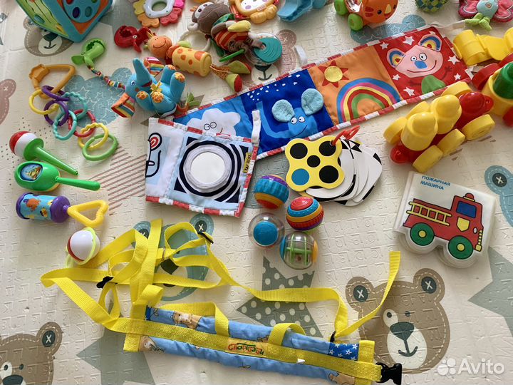 Игрушки для малышей коробкой
