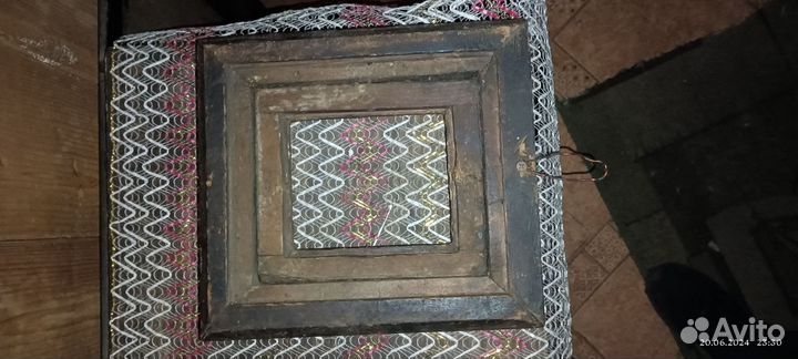 Киот с иконой