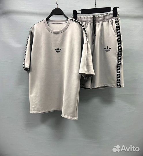 Спортивный костюм Adidas новый