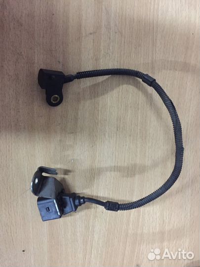 Датчик коленвала Volkswagen Golf 4 1.6 бензин