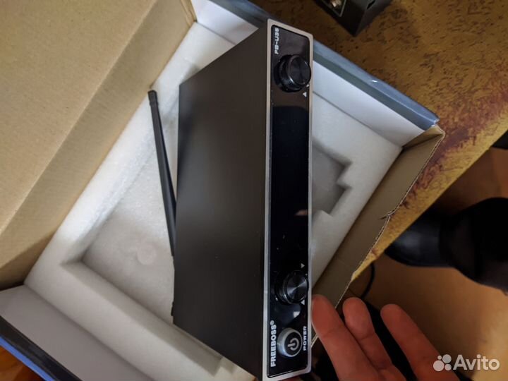 Беспроводная микрофонная система FreeBoss FB-U35