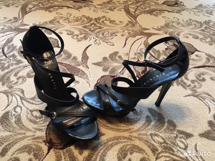 Босоножки 38